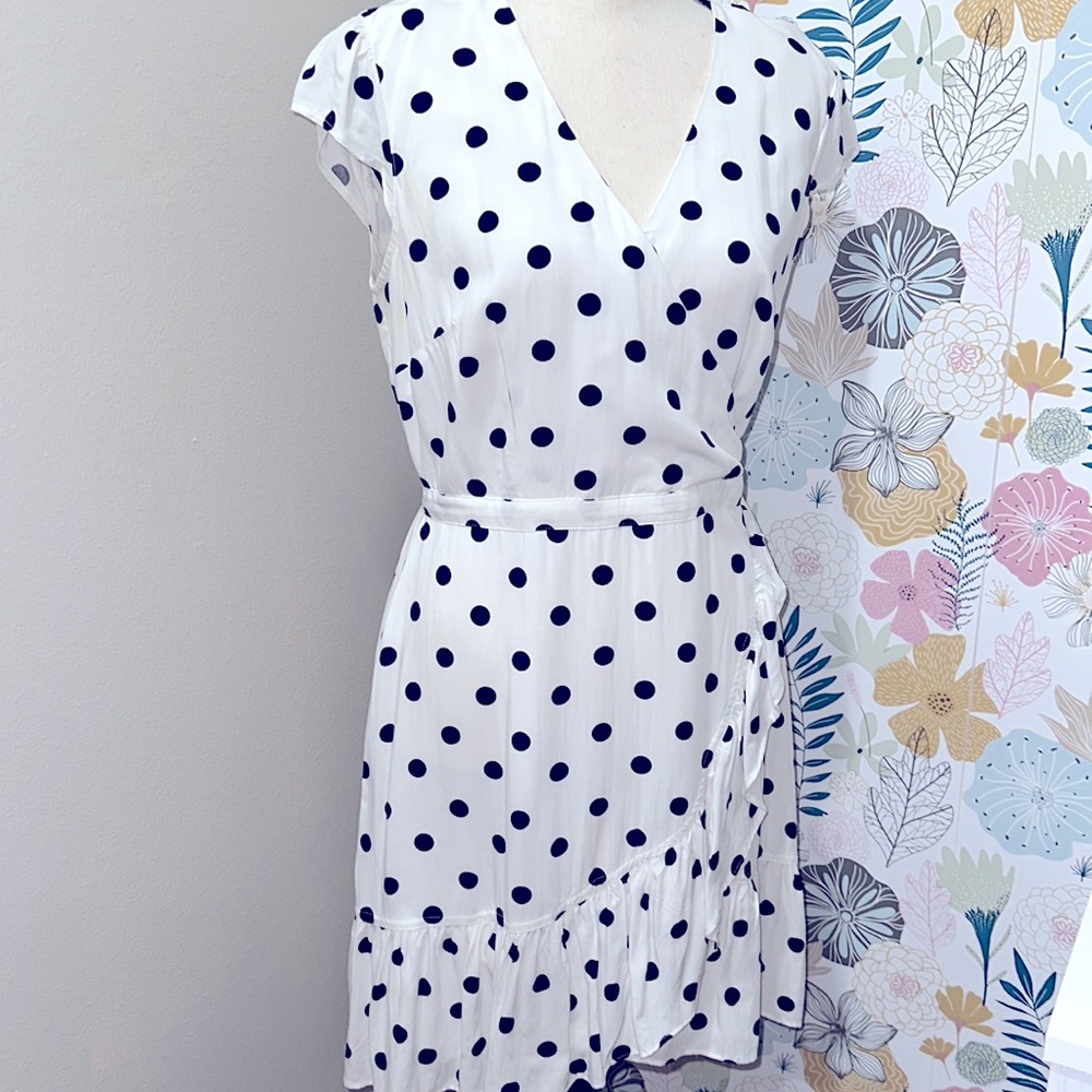 J Crew white and black dot faux wrap dress w/ ruffled shoulders and skirt